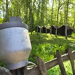 مكان تخييم Atsikivi Puhketalu *