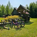 Atsikivi Puhketalu مكان تخييم Häädemeeste