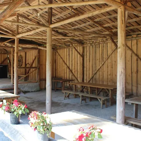 Atsikivi Puhketalu Campsite Haademeeste