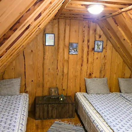 Campingplatz Atsikivi Puhketalu